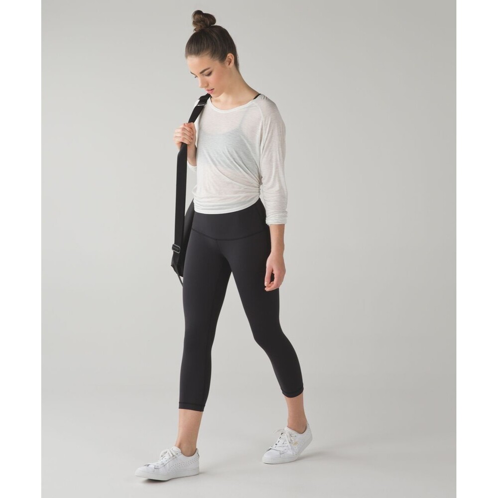 Lululemon Wunder Under Black Crop High Rise Full-On Luon Womens Size 2 LW6ASDS